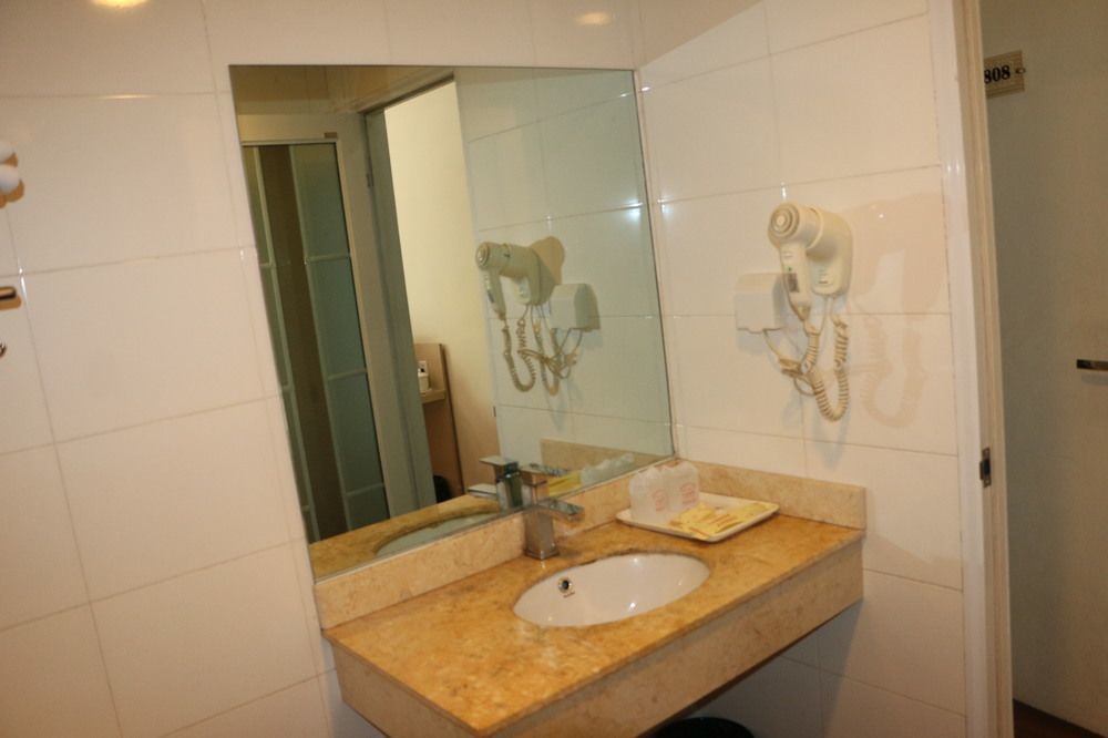 Yixin Business Hotel Guangzhou Exterior photo
